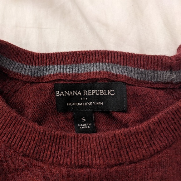 Banana Republic Premium Luxe Yarn Maroon Crewneck Sweater - Picture 2 of 7